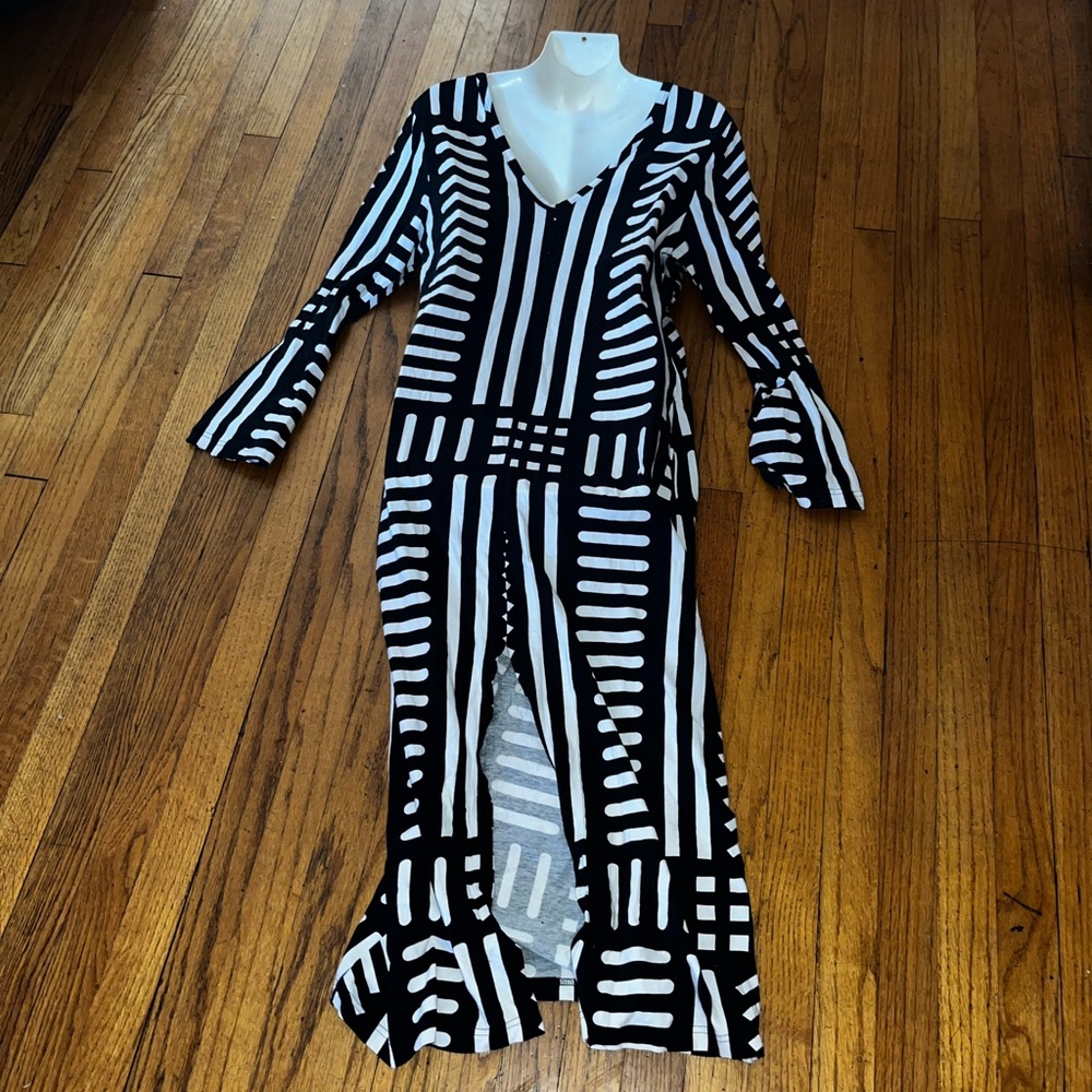 Ashro Monochrome Long Sleeve Maxi Dress - Picture 5 of 5